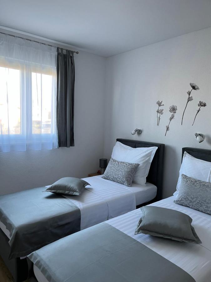 Apartments Magdalena Stobrec Bagian luar foto