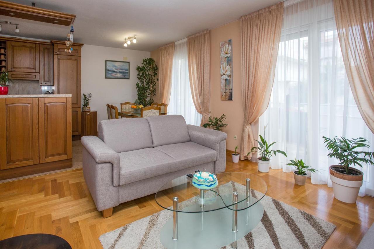 Apartments Magdalena Stobrec Bagian luar foto
