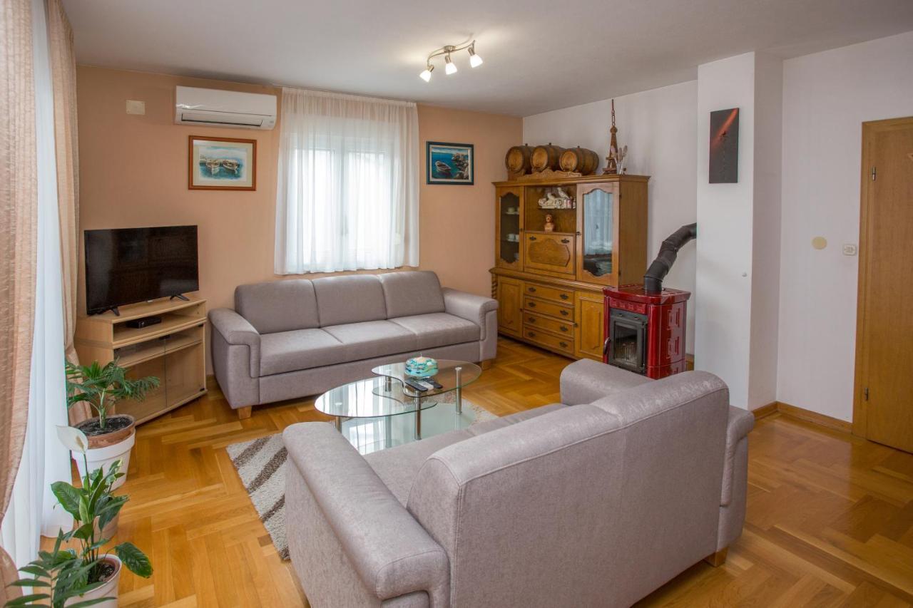 Apartments Magdalena Stobrec Bagian luar foto
